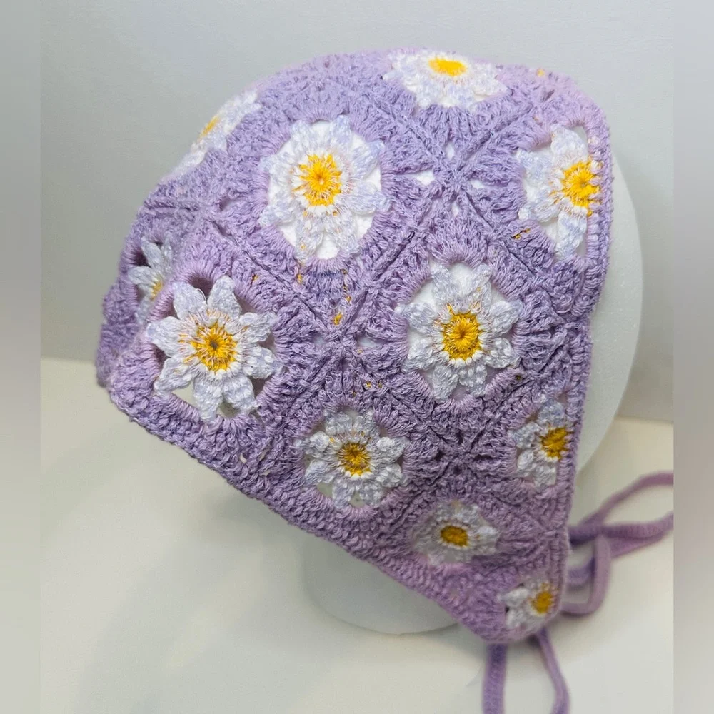 Women’s Lavender and White Crocheted Daisy Triangle Bandanna Headband Head Scarf